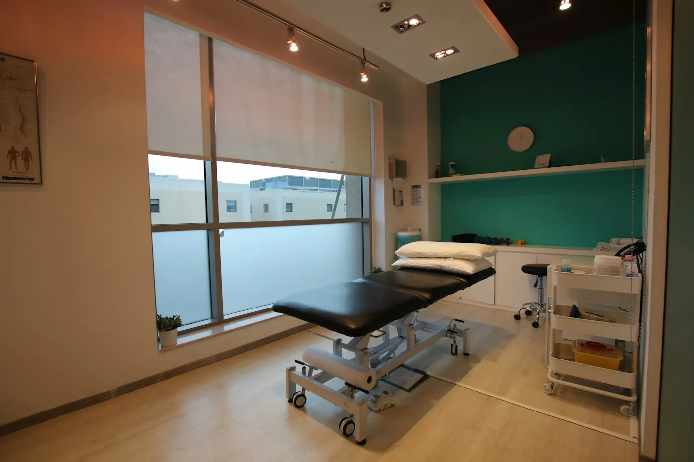 Gabinete de tratamento de uma clínica de fisioterapia